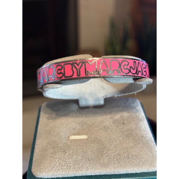 Marc By Marc Jacobs Pink Logo Enamel Hinged Bangle Bracelet Jewelry - Picture 7 of 9